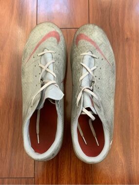 Nike Vapor 12 Academy Size 11.5